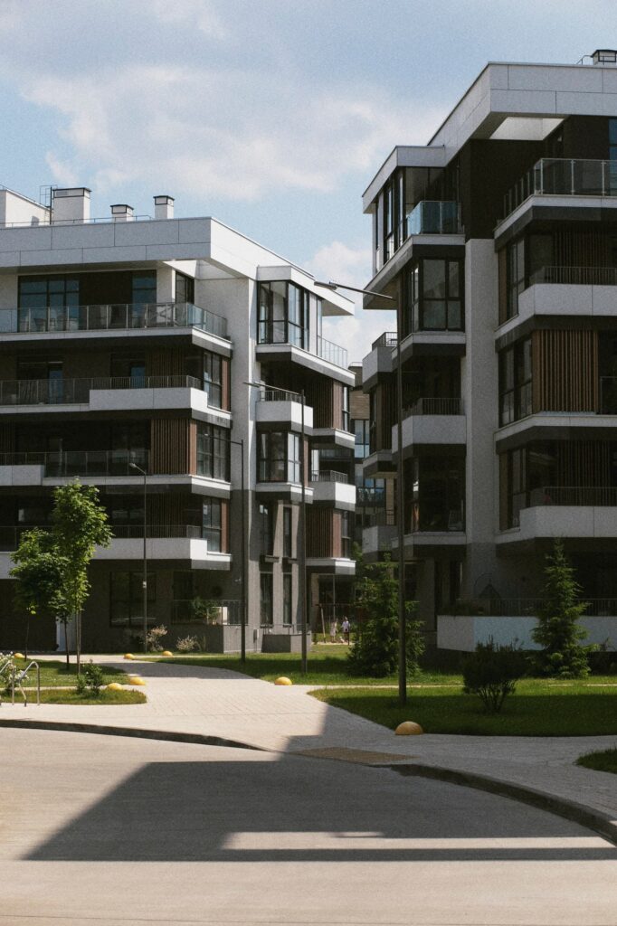 analogowy-krajobraz-miasta-z-budynkami (1)